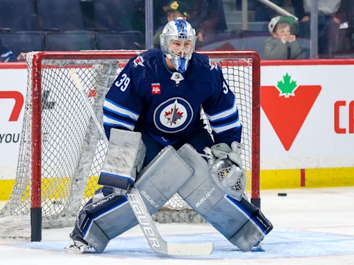 Blackhawks sign backup goaltender Laurent Brossoit to 2-year deal