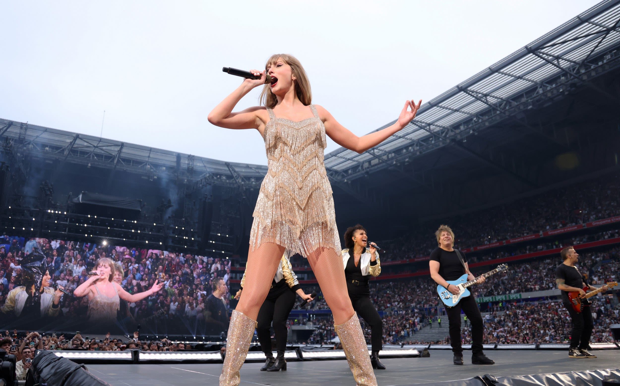 All the secret messages to spot at Taylor Swift’s concert