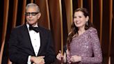 Ex-spouses and “The Fly” costars Geena Davis and Jeff Goldblum reunite at SAG Awards