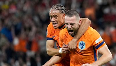 Holanda remonta para vencer 2-1 a Turquía y enfrentará a Inglaterra en semis de la Euro