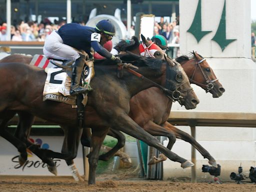 Warriors’ Kevon Looney makes appearance at Churchill Downs for Kentucky Derby