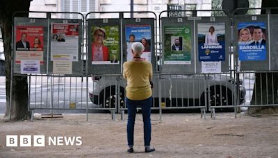 France election: Third-place candidates withdraw in bid to block far right