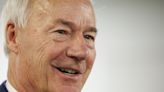 El exgobernador Asa Hutchinson se retira de las primarias republicanas a la Casa Blanca