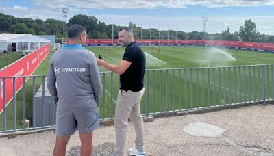 Diego Martínez visitó el entrenamiento de Simeone