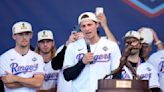 Seager, MVP de la Serie Mundial deja recado al rival en celebración tras desfile en Arlington