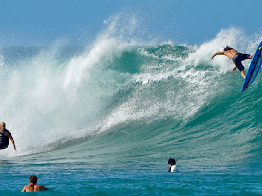 Mason and Michael Ho Trade Off and Score Ala Moana Bowls