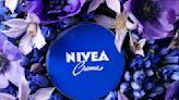 Nivea : cette crème intemporelle que nos grands-mères utilisaient est-elle à bannir de notre salle de bain ?