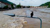 4 people have died in floods in southern Germany. The situation remains tense