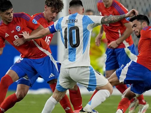 Soccer: Argentina edge Chile 1-0 to seal Copa America quarter-final place