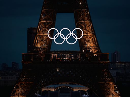 La alcaldesa de París quiere los anillos olímpicos en la torre Eiffel al menos hasta 2028