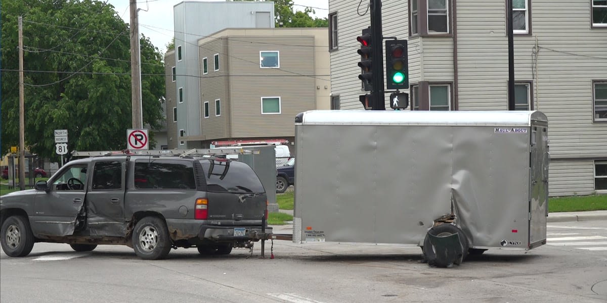 Man charged with reckless driving after causing three car crash in Fargo