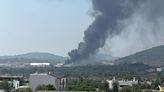 Un incendio en la base de una empresa de autobuses de la Vall d'Uixó deja varios vehículos calcinados