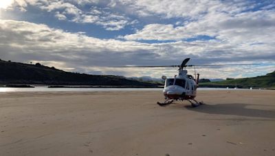 El 112 moviliza el helicóptero medicalizado para tratar de rescatar a dos surfistas en Suances