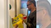 Regalazo de Muñoz a J Balvin: “La camiseta con la que peleó”