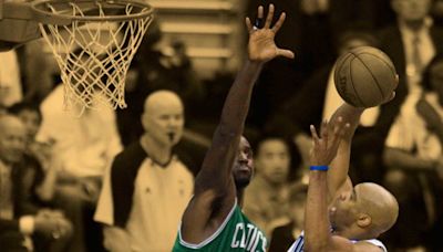 "He only dunked with one hand" - Kevin Garnett trolled Vince Carter's 'Dunk of Death' at the 2000 Olympics