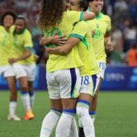 Brazil stunned World Cup holders Spain to win their semi-final 4-2 in Marseille