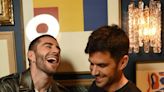 Pelayo Díaz y Andy McDougall organizan una original fiesta para celebrar su divorcio: ‘Exmaridos, pero bien avenidos’