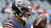 LOOK: Bears QB Justin Fields greets kids after offseason training