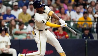 Brewers bats awaken to beat Braves 8-3