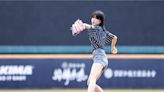 台北興富發棒球體驗營今熱血揭序幕 棒球美少女「LOLO」驚豔火球開場 - 生活