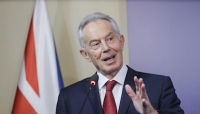 Blair aconseja a nuevo primer ministro británico que tenga un "plan para controlar la inmigración"