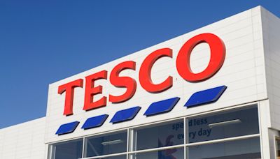 Shoppers rush to Tesco to snap up half price deal on garden furniture