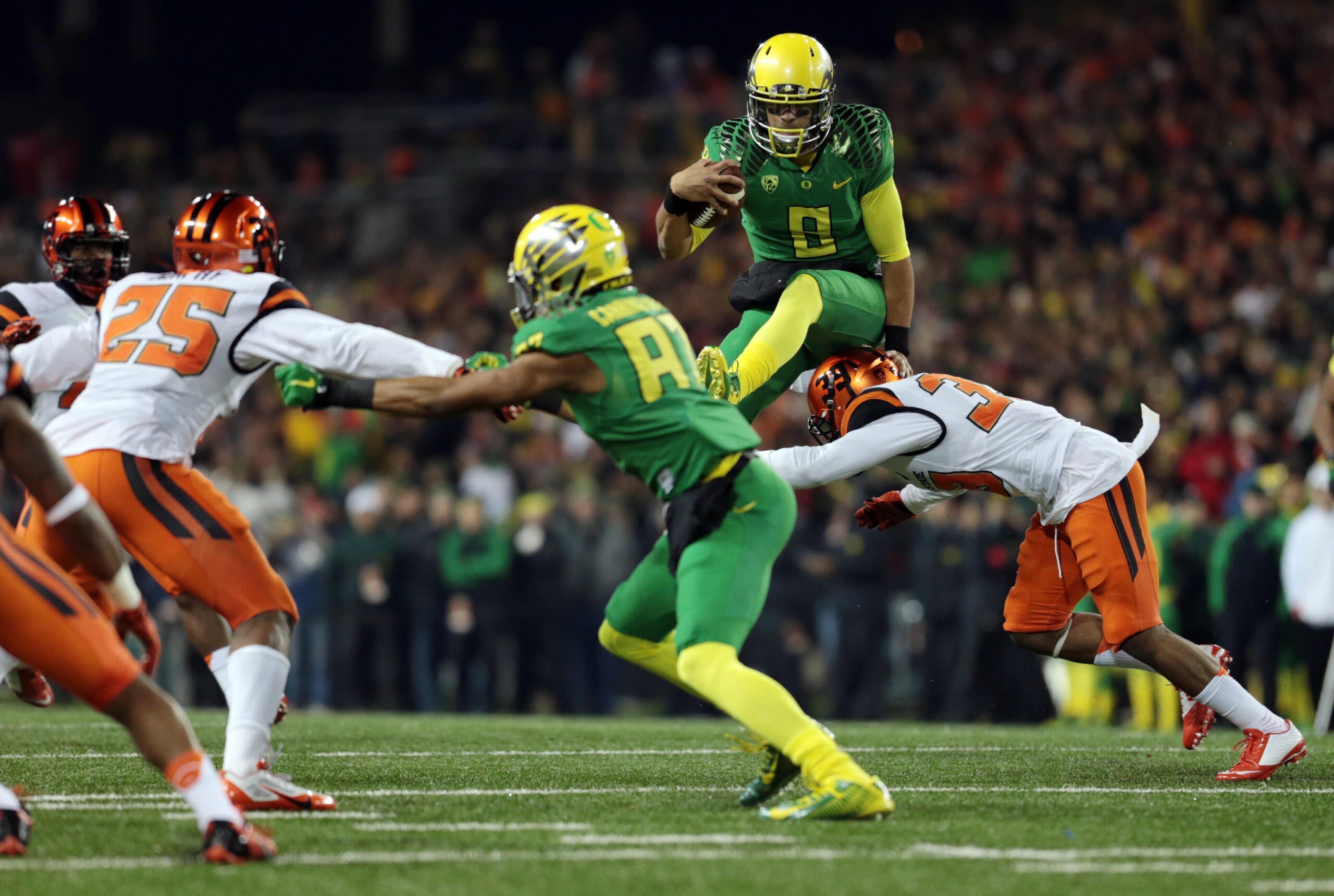 Pac-12 Heisman winners from USC, Oregon offer the ultimate choice
