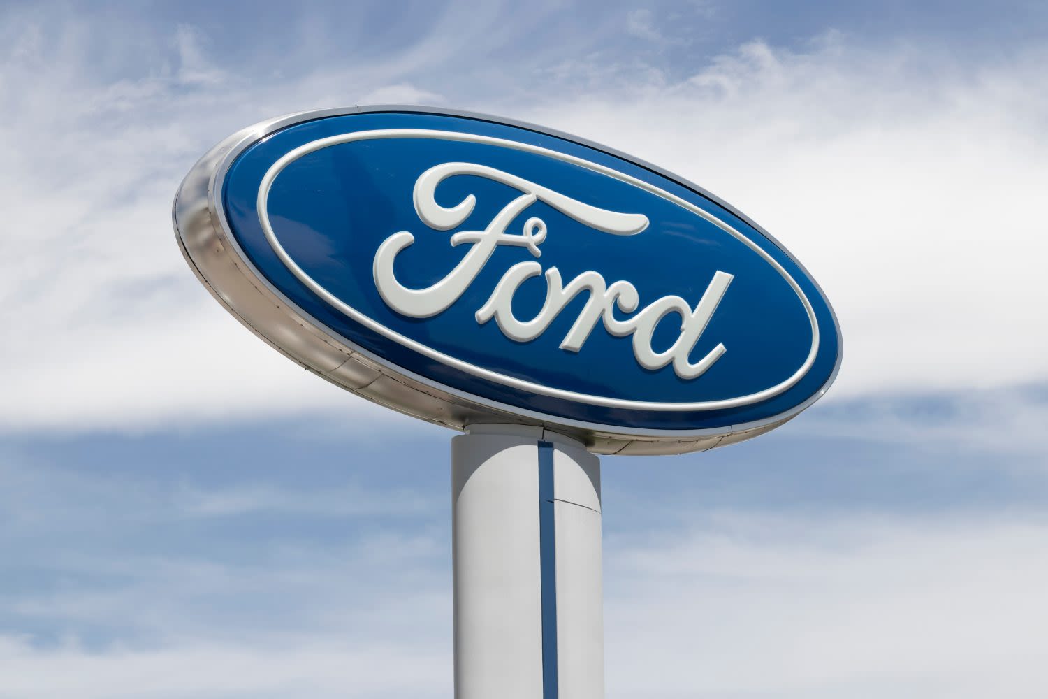 Ford backs Biden's ambitious vehicle emissions cuts amidst Republican opposition