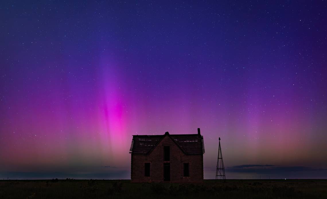 Spectacular northern lights give Wichita area a Friday night show to remember