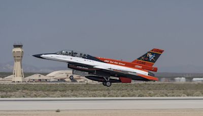 Un F-16 pilotado por IA ha despegado. Te contamos por qué está causando alarma