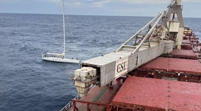 Bulk Carrier Crew Rescues Sailors Stranded in Rough Seas