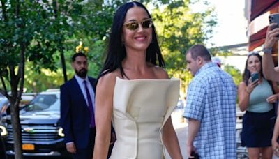 Após look ousado na couture, Katy Perry aposta em outra peça polêmica