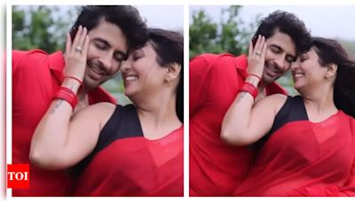 WATCH: Juhi Parmar and Hussain Kuwajerwala recreate Kumkum magic after 22 Years - Times of India