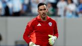 Claudio Bravo se lanza contra el arbitraje tras la eliminación de la Roja: “Increíble que te puedan cag... de esta manera” - La Tercera