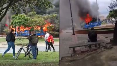 EN VIVO | Manifestaciones HOY 25 de abril en Bogotá: Encapuchados incendian un bus del SITP