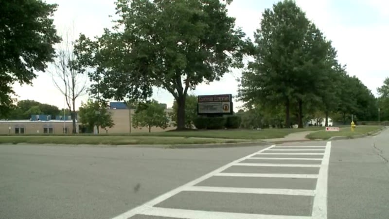 Crossing guards needed in Olathe School District