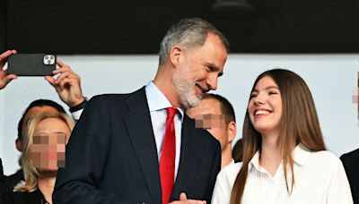 La infanta Sofía muestra su timidez al negarse a levantar la copa junto a su padre en la final de la Eurocopa 2024