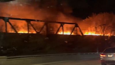 VIDEO: Tren de mercancías peligrosas se incendia en Canadá mientras circula