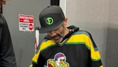 Mighty Ducks star Shaun Weiss skates for first time in nearly 30 years