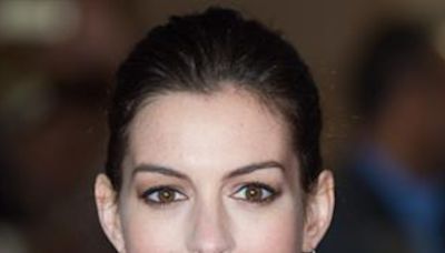 Anne Hathaway Shares “Gross” Audition Where She Had to “Make Out” With 10 Different Guys - E! Online