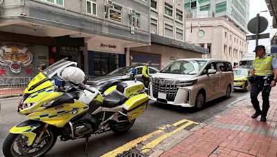 警放蛇打擊「白牌車」 拘3司機 (08:41) - 20240505 - 港聞