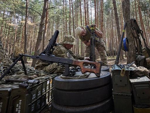 俄烏最新戰況 俄軍嘗試以新戰術滲透烏軍 慘遭孤立與痛擊 - 自由軍武頻道