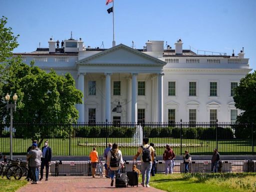 Car crash into White House security barrier leaves one dead