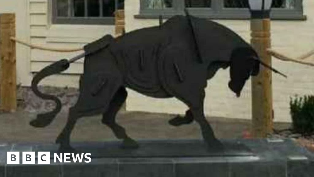 Hereford bull statue gets go-ahead despite complaints