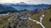 Snowless slopes spoil holiday skiing in Switzerland