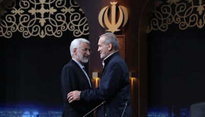 Iranian presidential candidates accuse each other of having no plan or experience ahead of runoff