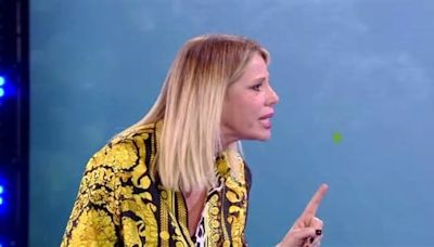 Alessia Marcuzzi furiosa: “succede solo a noi donne” | Bufera sulla showgirl