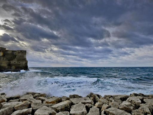 El agua del golfo de Nápoles aumenta un grado tras el invierno más cálido en 40 años