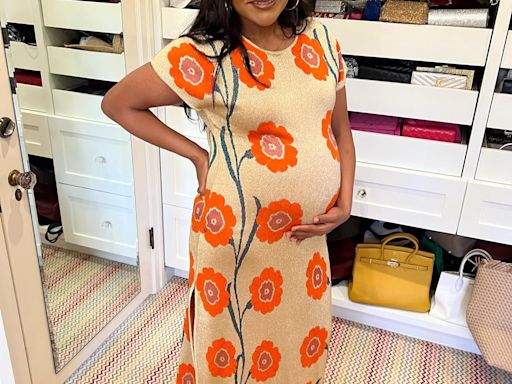 Mindy Kaling Glows in Swimsuit 4 Months After Welcoming Baby: ‘And Summer Begins’