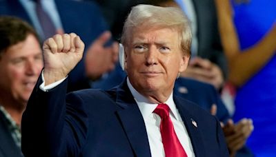 Trump reaparece en la convención republicana con la oreja vendada